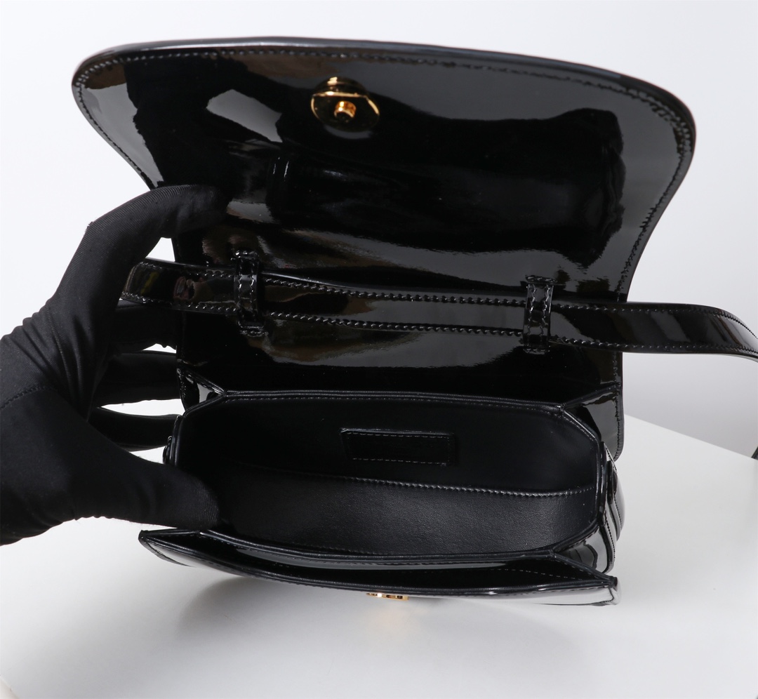 Small 30 Montaigne Avenue Top Handle Bag Black Patent Calfskin